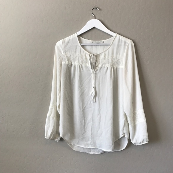 DANIEL Rainn Lace Trim Peasant Blouse - Picture 3 of 6